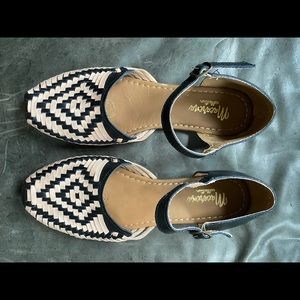 Amazing huaraches!!! Never worn. Great quality. Made in Mexico. Size 10.5.